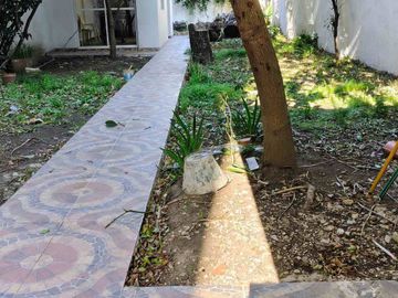 5 Amb CASA Jardin Quincho Cochera VENTA FLORES