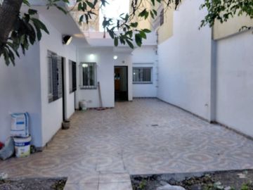 5 Amb CASA Jardin Quincho Cochera VENTA FLORES
