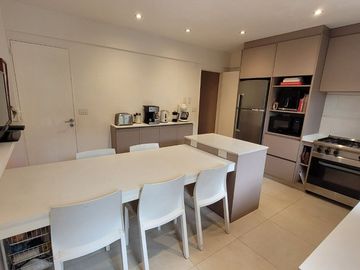 VENTA CASA DÚPLEX PH CON PATIO PARRILLA COLEGIALES