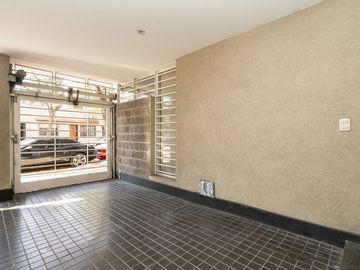 VENTA PH TRIPLEX/5 AMB C/PATIO/COCH/CHACARITA