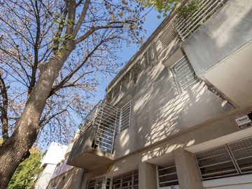 VENTA PH TRIPLEX/5 AMB C/PATIO/COCH/CHACARITA
