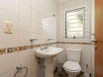 VENTA PH TRIPLEX/5 AMB C/PATIO/COCH/CHACARITA