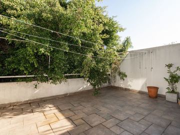VENTA PH TRIPLEX/5 AMB C/PATIO/COCH/CHACARITA