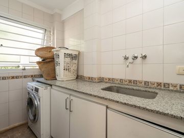 VENTA PH TRIPLEX/5 AMB C/PATIO/COCH/CHACARITA