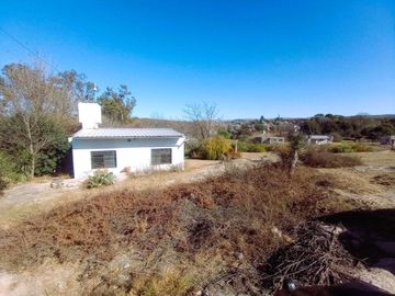 VENTA CASA 2 DORMITORIOS Y DEPOSITO EN TANTI
