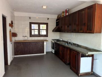 VENTA CASA 2 DORMITORIOS Y DEPOSITO EN TANTI