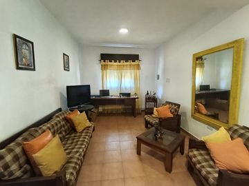 VENTA CASA 2 DORMITORIOS Y DEPOSITO EN TANTI