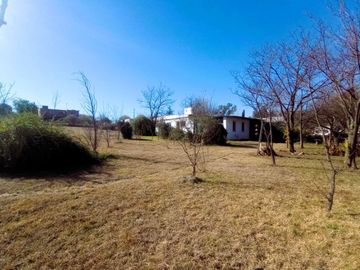 VENTA CASA 2 DORMITORIOS Y DEPOSITO EN TANTI