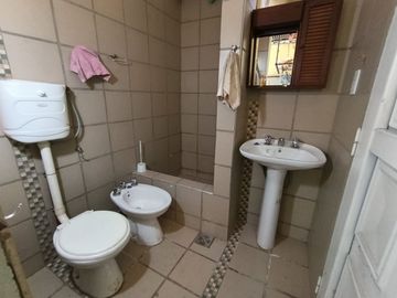 VENTA CASA 2 DORMITORIOS Y DEPOSITO EN TANTI