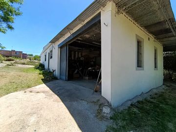 VENTA CASA 2 DORMITORIOS Y DEPOSITO EN TANTI
