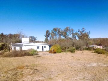 VENTA CASA 2 DORMITORIOS Y DEPOSITO EN TANTI