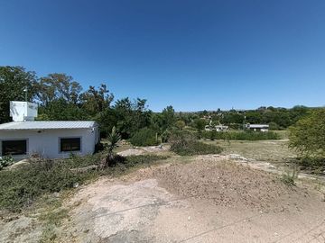 VENTA CASA 2 DORMITORIOS Y DEPOSITO EN TANTI