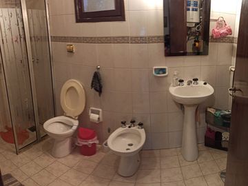 VENTA CASA 2 DORMITORIOS Y DEPOSITO EN TANTI