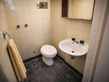 VENTA DEPTO. 4 AMB C/ DEPENDENCIA COCHERA | FLORES