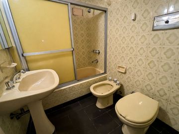 VENTA DEPTO. 4 AMB C/ DEPENDENCIA COCHERA | FLORES