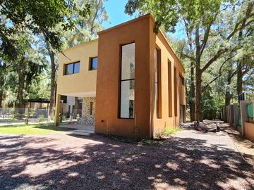 VENTA CASA 4 AMB  PARQUE LELOIR APTO CREDITO