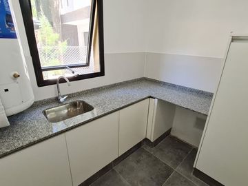 VENTA CASA 4 AMB  PARQUE LELOIR APTO CREDITO