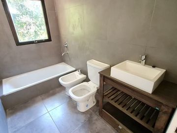 VENTA CASA 4 AMB  PARQUE LELOIR APTO CREDITO