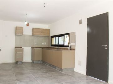 VENTA CASA 4 AMB  PARQUE LELOIR APTO CREDITO