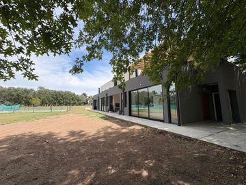 VENTA DUPLEX 4 AMB CARDALES VILLAGE PILETA FINANC
