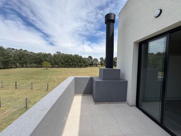 VENTA DUPLEX 4 AMB CARDALES VILLAGE PILETA FINANC