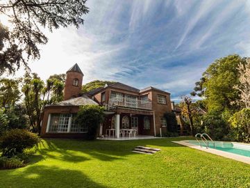 Venta casa en El Barranco Country Club, Pilar.