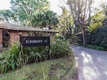 Venta casa en El Barranco Country Club, Pilar.