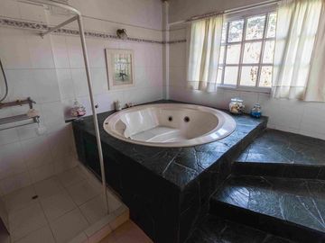Venta casa en El Barranco Country Club, Pilar.