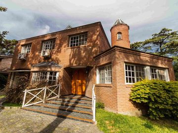 Venta casa en El Barranco Country Club, Pilar.