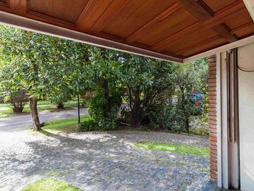 Venta casa en El Barranco Country Club, Pilar.