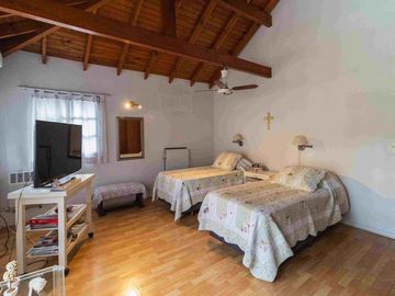 Venta casa en El Barranco Country Club, Pilar.
