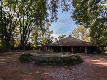 Venta casa en El Barranco Country Club, Pilar.