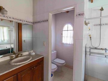 Venta casa en El Barranco Country Club, Pilar.