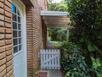 Venta casa en El Barranco Country Club, Pilar.