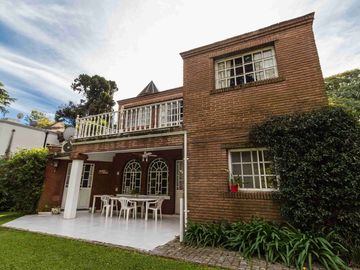 Venta casa en El Barranco Country Club, Pilar.