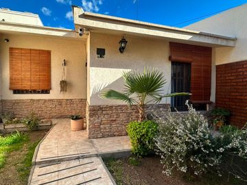 VENTA DE CASA 2 DORM. B JARDIN DOCENTE, SAN MARTIN