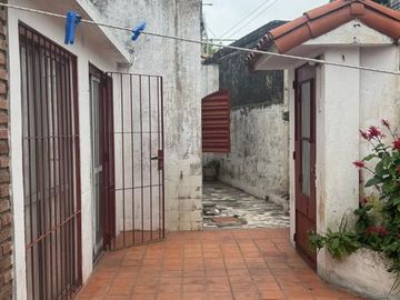 CASA DE PASILLO  2 DORMITORIOS 1RO DE MAYO 4200 PH