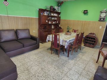 CASA 3 DORMITORIOS A RECICLAR + Dpto 2 AMBIENTES