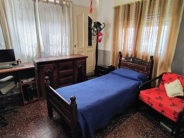 CASA 3 DORMITORIOS A RECICLAR + Dpto 2 AMBIENTES