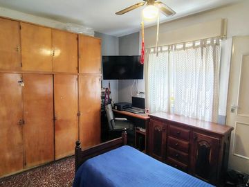 CASA 3 DORMITORIOS A RECICLAR + Dpto 2 AMBIENTES