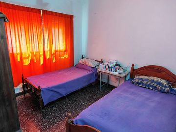 CASA 3 DORMITORIOS A RECICLAR + Dpto 2 AMBIENTES