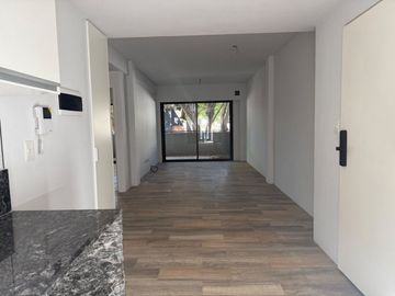 DEPARTAMENTO 3 AMBIENTES CON  PATIO Y BALCON
