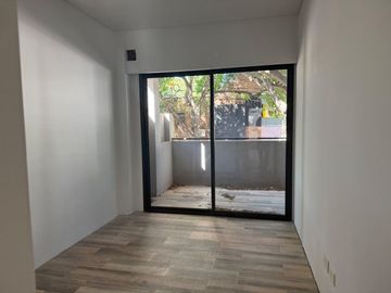 DEPARTAMENTO 3 AMBIENTES CON  PATIO Y BALCON