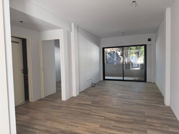 DEPARTAMENTO 3 AMBIENTES CON  PATIO Y BALCON
