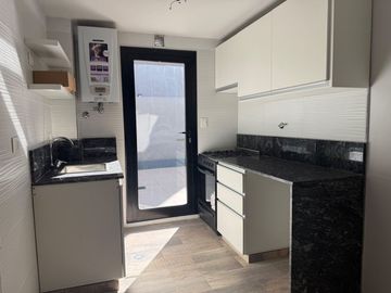DEPARTAMENTO 3 AMBIENTES CON  PATIO Y BALCON