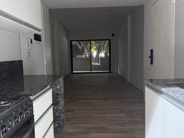DEPARTAMENTO 3 AMBIENTES CON  PATIO Y BALCON