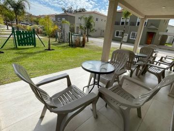 Casa 4 amb en venta en Pilar c/jardín y cochera