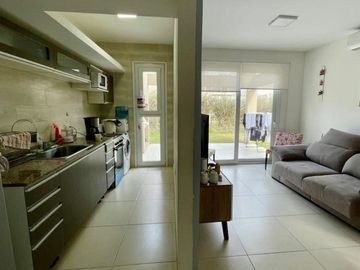 Casa 4 amb en venta en Pilar c/jardín y cochera