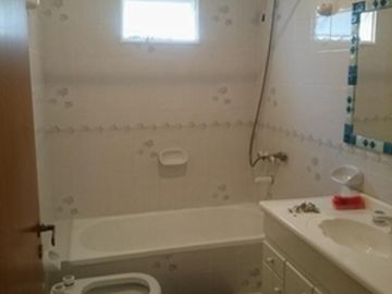 Piso de 4 Amb. a la calle con cochera, balcon, toilette, sala de planchado, Dep. Scio, Lavadero.