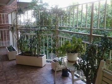 Piso de 4 Amb. a la calle con cochera, balcon, toilette, sala de planchado, Dep. Scio, Lavadero.
